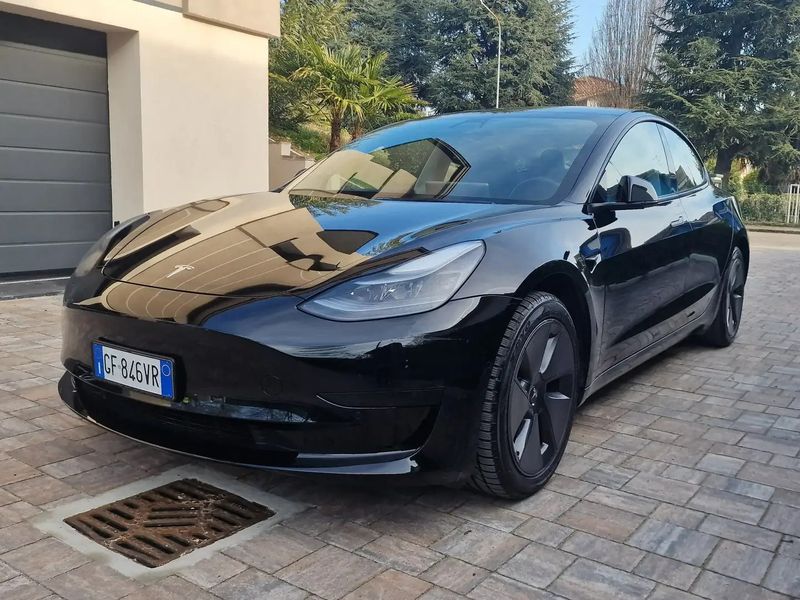 Tesla Model 3 • 2021 • 45,000 km 1