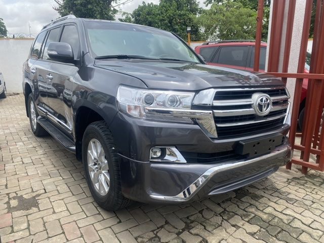 Toyota Land Cruiser • 2012 • 32 km 1