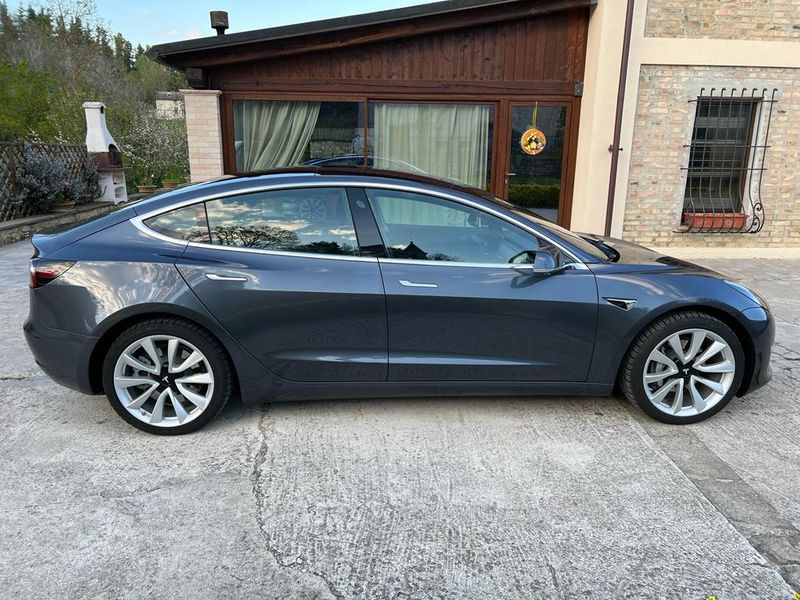 Tesla Model 3 • 2019 • 104,000 km 1