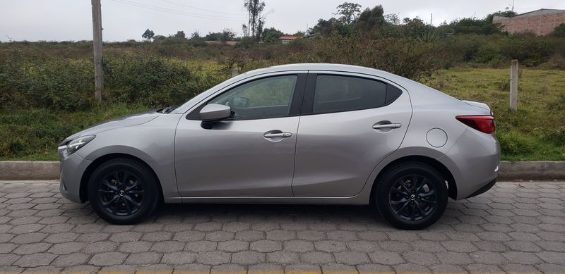 Mazda 2 • 2017 • 63,000 km 1