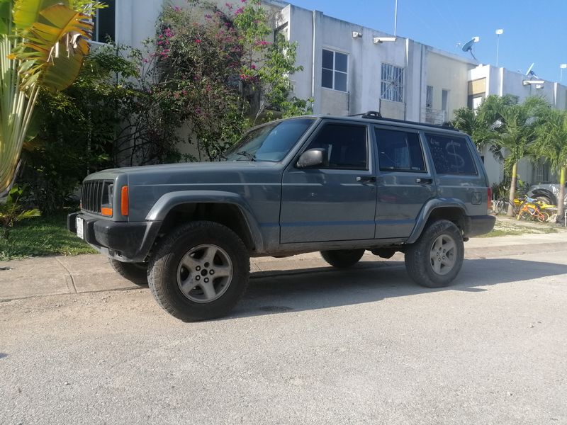 Jeep Cherokee • 2000 • 380,000 km 1