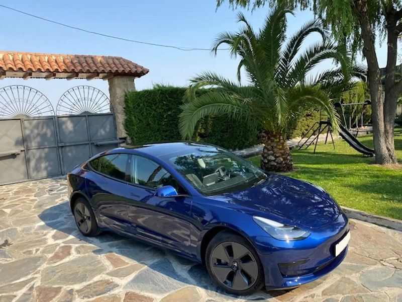 Tesla Model 3 • 2022 • 30,500 km 1