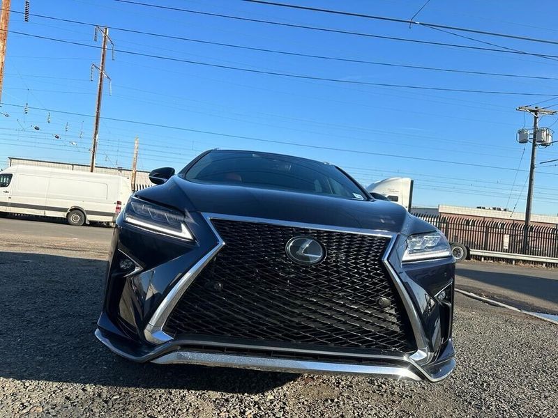 Lexus RX • 2018 • 35,678 km 1