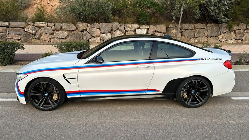 BMW M4 • 2014 • 110,000 km 1