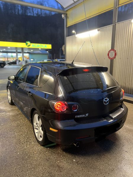 Mazda 3 • 2005 • 200,000 km 1