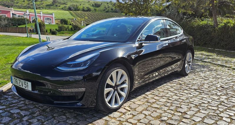 Tesla Model 3 • 2020 • 95,000 km 1