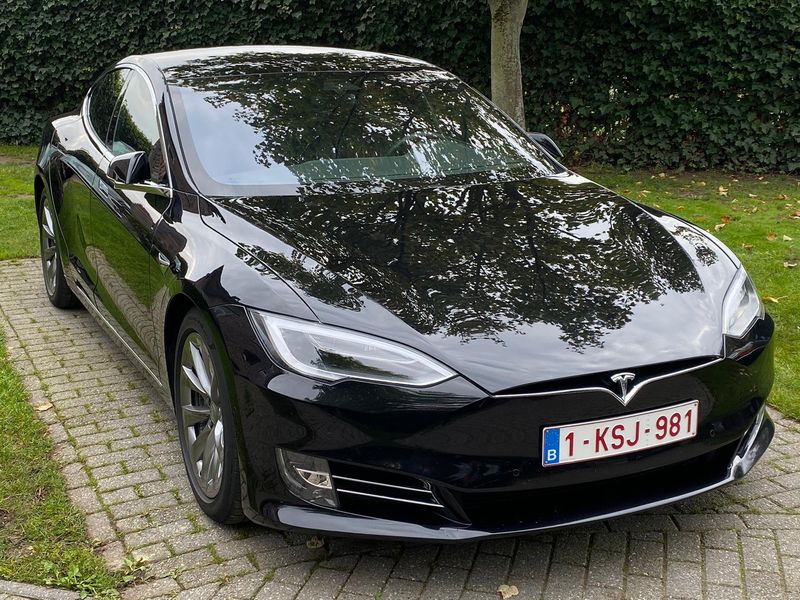 Tesla Model S • 2017 • 107,000 km 1