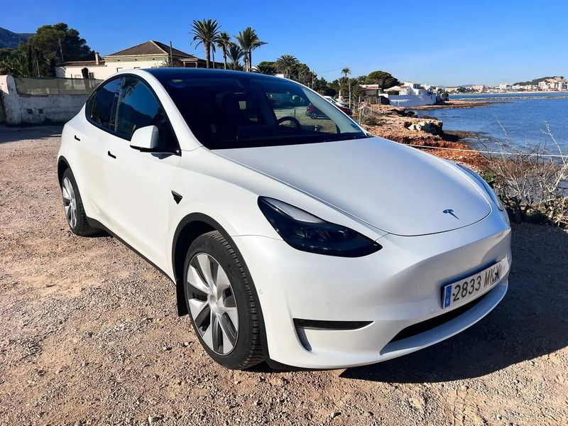 Tesla Model Y • 2022 • 23,300 km 1