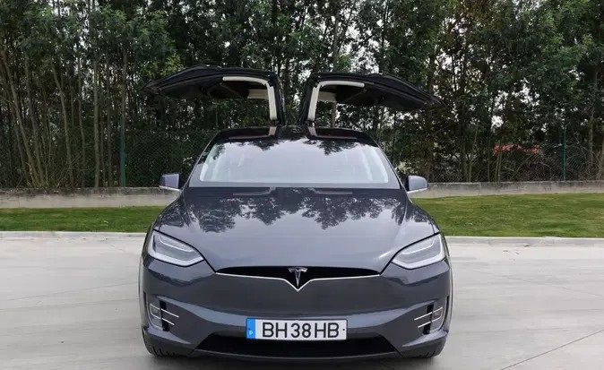 Tesla Model X • 2018 • 111,000 km 1