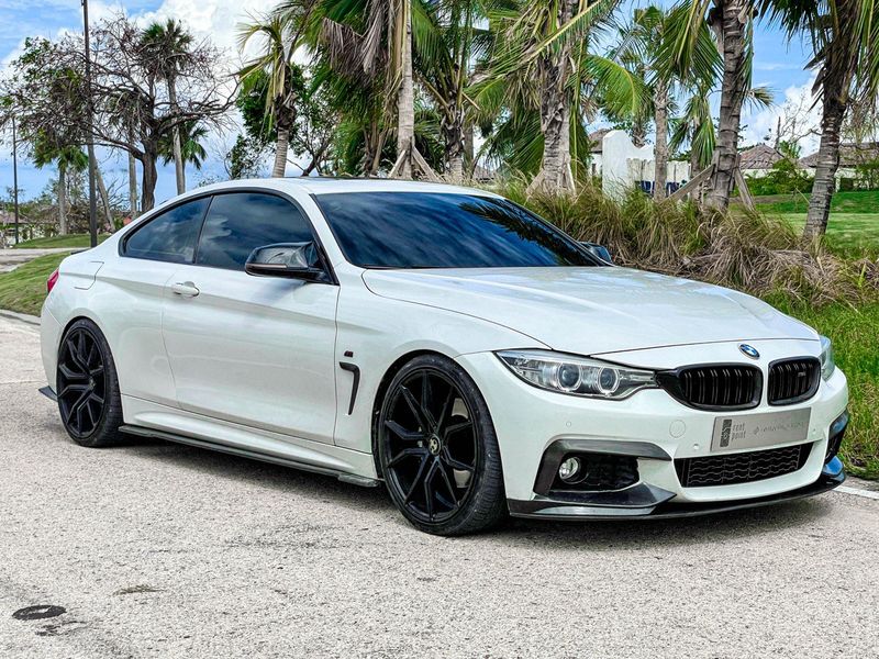 BMW M4 • 2014 • 30,000 km 1
