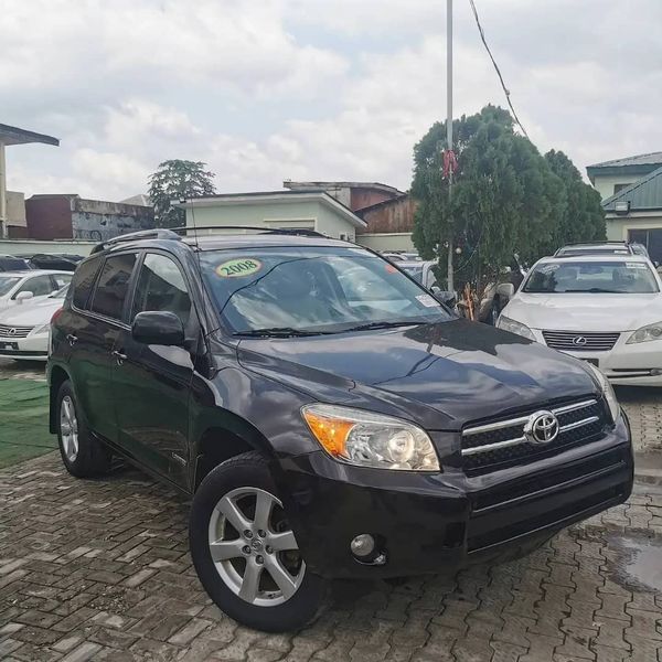 Toyota RAV4 • 2008 • 14 km 1