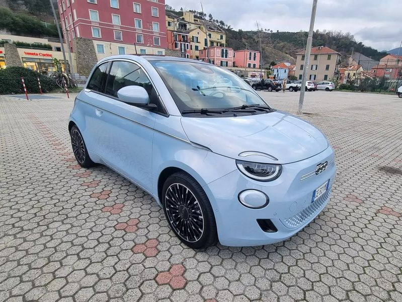 Fiat 500 • 2021 • 23,400 km 1
