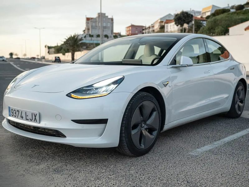 Tesla Model 3 • 2020 • 82,101 km 1