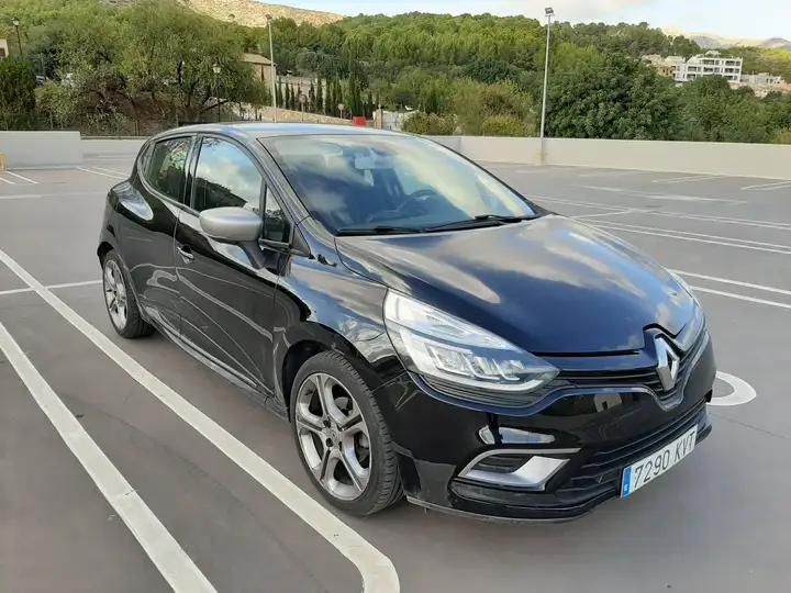 Renault Clio • 2019 • 52,000 km 1