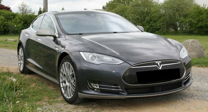 Tesla Model S • 2015 • 168,000 km 1