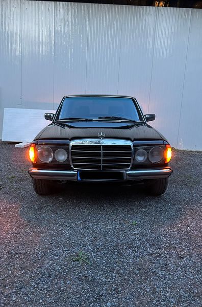 Mercedes-Benz 200 D • 1982 • 300,000 km 1