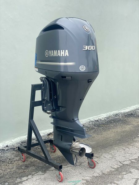 2018 Yamaha 300HP Outboard Boat Engine 3