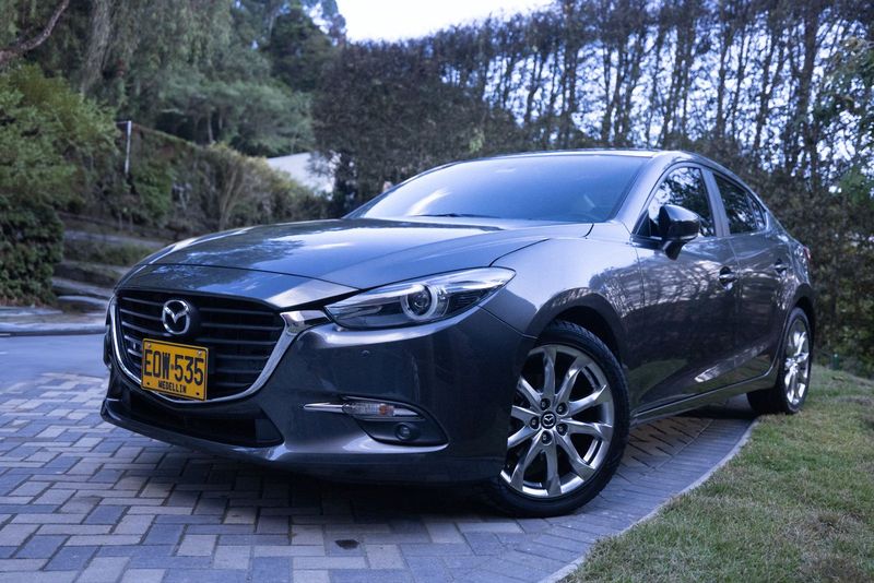 Mazda 3 • 2019 • 52,606 km 1