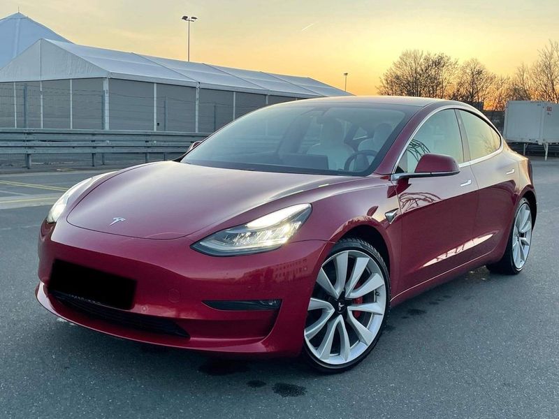 Tesla Model 3 • 2019 • 101,000 km 1