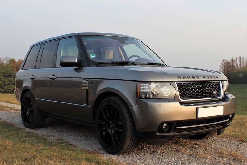 Land Rover Range Rover • 2010 • 181,000 km 1