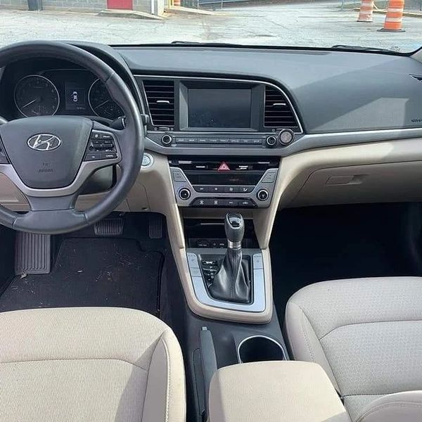 Hyundai Elantra • 2018 • 33,000 km 1