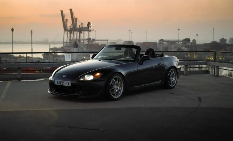 Honda S2000 • 2000 • 119,000 km 1