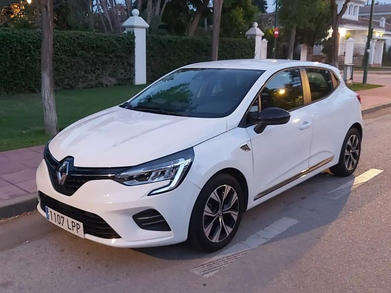 Renault Clio • 2021 • 11,740 km 1