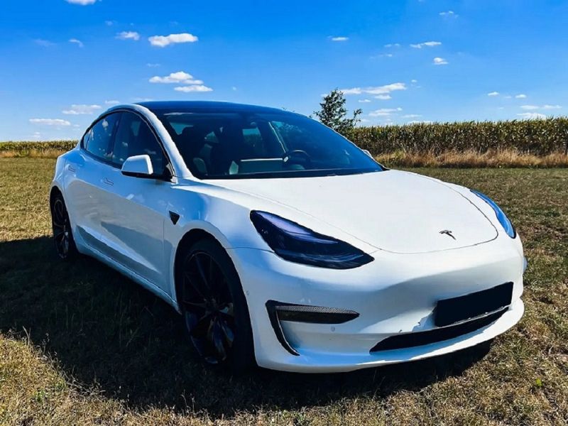 Tesla Model 3 • 2019 • 133,000 km 1