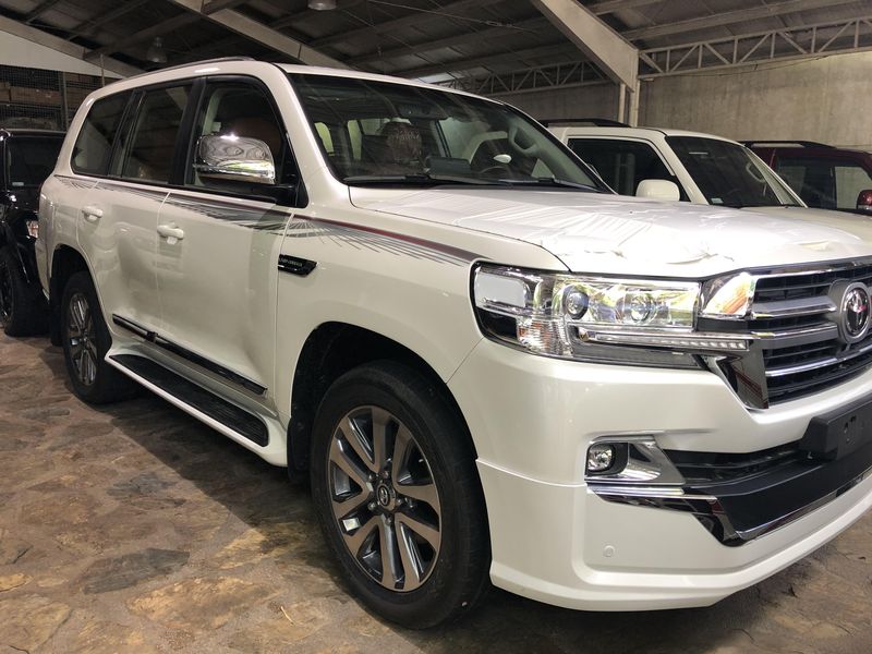 Toyota Land Cruiser • 2019 • 33 km 1