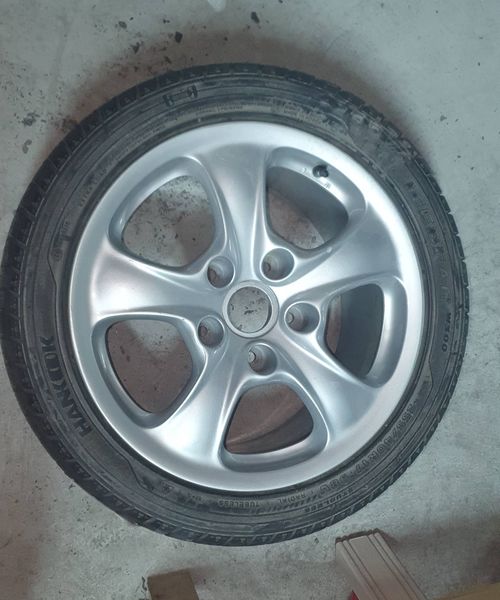 Cuatro llantas con neumáticos Porsche 911,996 1