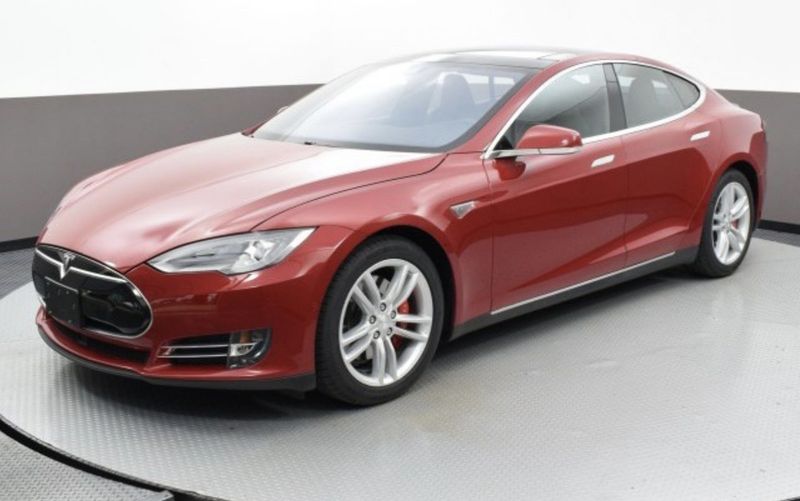 Tesla Model S • 2015 • 125,000 km 1