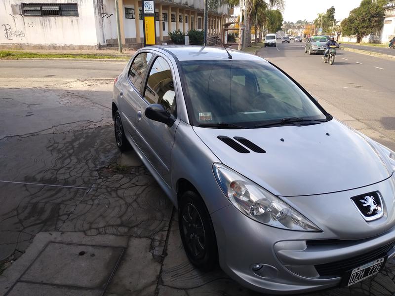 Peugeot 207 • 2015 • 75,000 km 1