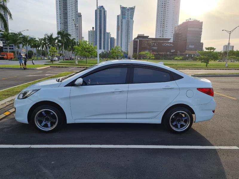 Hyundai Accent • 2013 • 181,000 km 1