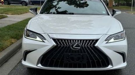 Lexus ES 350 • 2023 • 22,000 km