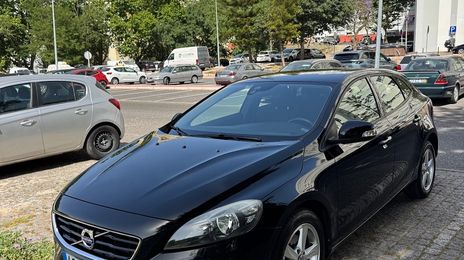 Volvo V40 • 2015 • 180,000 km