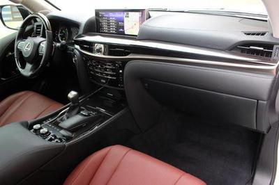 Lexus LX • 2016 • 4,000 km