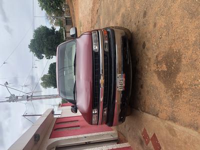 Chevrolet Silverado • 2000 • 200,000 km