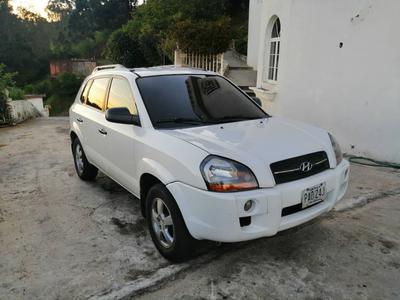 Hyundai Tucson • 2008 • 200,000 km
