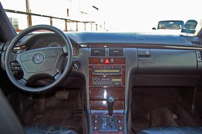 Mercedes-Benz E • 1996 • 230 km