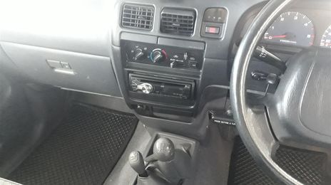 Toyota Hilux • 2002 • 155,255 km