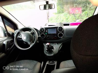 Peugeot 1007 • 2011 • 20,000 km