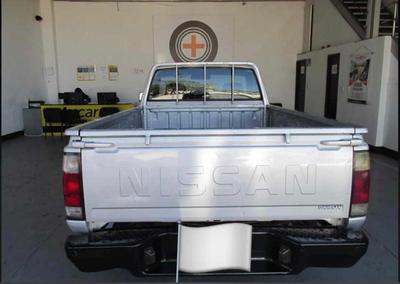 Nissan Np300 frontier • 2012 • 45,000 km