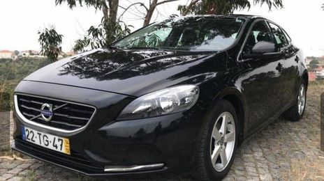 Volvo V40 • 2014 • 200,000 km