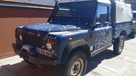 Land Rover Defender • 1999 • 184,000 km