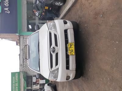 Toyota Hilux • 2005 • 245,000 km