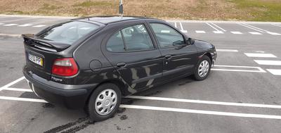Renault Mégane • 2000 • 240,000 km