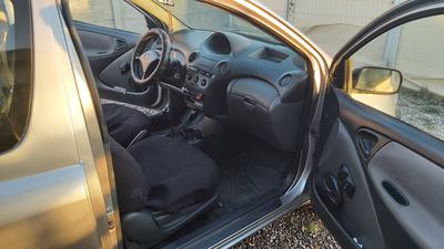 Toyota Yaris • 2003 • 220,000 km