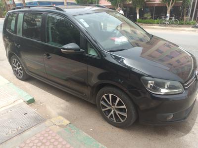 Volkswagen Touran • 2012 • 200,000 km