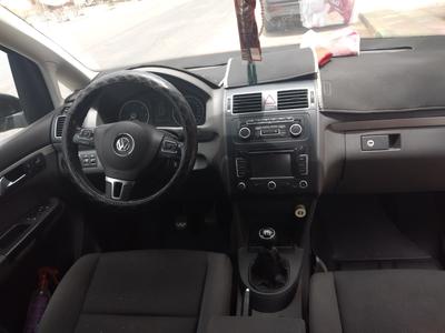 Volkswagen Touran • 2012 • 200,000 km