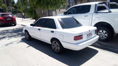 Nissan Sentra v16 • 2010 • 174,000 km